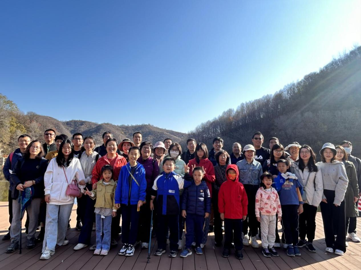 华杰公司开展“亲近自然 共赏秋景”秋游活动 华杰公司开展“亲近自然 共赏秋景”秋游活动